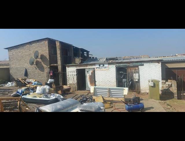 12 BEDROOM HOUSE FOR SALE IN JIYANA